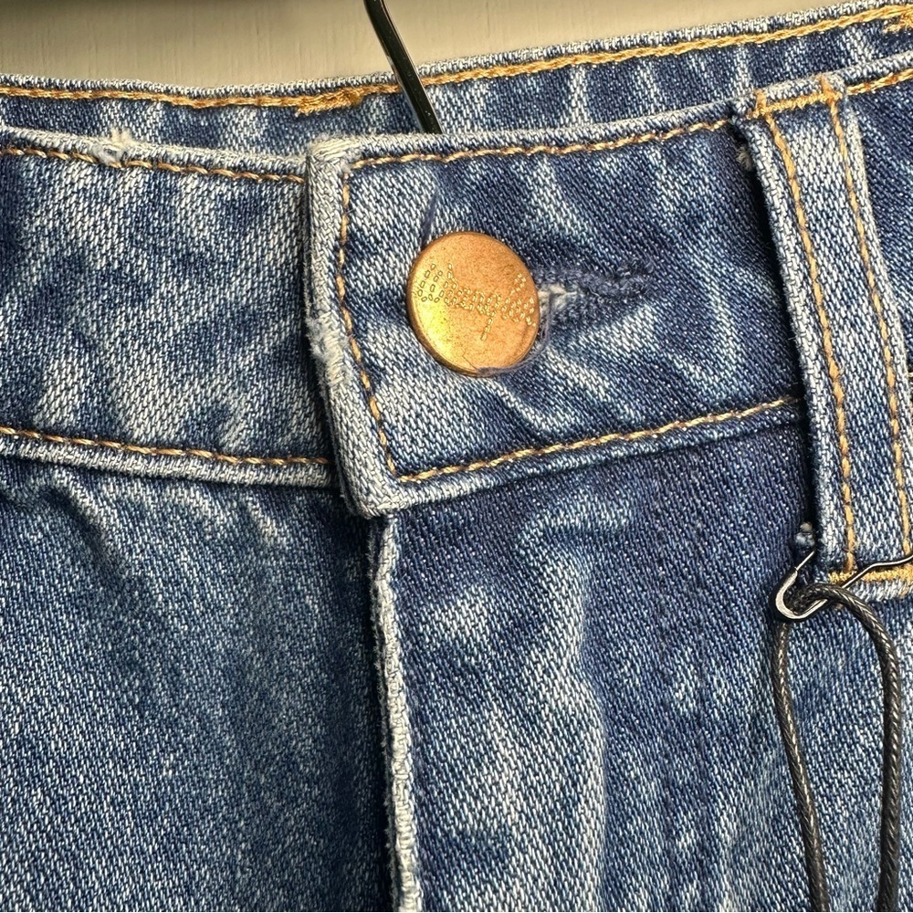 Wrangler Women’s High Rise Relaxed Mom Jeans. Medium Wash. Size 27. - Picture 9 of 12